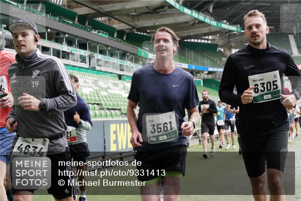 05.10.2025 - 20. swb-Marathon Bremen Michael Burmester http://msf.ph/oto/9331413 05.10.2025 13:04:49 Laufen im Stadion 100, 190, 199, 406, 421, 470, 490, 607, 712, 858, 924, 1012, 1061, 1080, 1132, 1404, 1455, 1478, 1480, 1746, 1765, 1834, 1852, 1914, 1997, 2009, 2086, 2333, 2399, 2536, 2584, 2604, 2617, 2664, 2802, 2901, 2989, 3008, 3049, 3216, 3346, 3378, 3380, 3413, 3433, 3445, 3483, 3561, 3658, 3901, 4001, 4187, 4241, 4243, 4244, 4376, 4501, 4627, 4634, 4671, 4757, 4803, 4838, 4840, 4855, 4858, 4928, 5082, 5247, 5286, 5295, 5446, 5464, 5614, 5832, 5904, 5969, 6287 meine-sportfotos.de