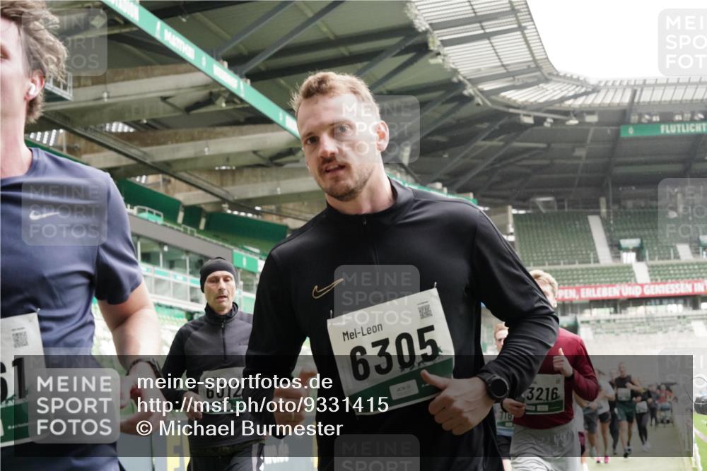 05.10.2025 - 20. swb-Marathon Bremen Michael Burmester http://msf.ph/oto/9331415 05.10.2025 13:04:50 Laufen im Stadion 100, 190, 199, 406, 421, 470, 490, 607, 712, 858, 924, 1012, 1061, 1080, 1132, 1404, 1455, 1478, 1480, 1746, 1765, 1834, 1852, 1914, 1997, 2009, 2086, 2333, 2399, 2536, 2584, 2604, 2617, 2664, 2802, 2901, 2989, 3008, 3049, 3216, 3346, 3378, 3380, 3413, 3433, 3445, 3483, 3561, 3658, 3901, 4001, 4187, 4241, 4243, 4244, 4376, 4501, 4627, 4634, 4671, 4757, 4803, 4838, 4840, 4855, 4858, 4928, 5082, 5247, 5286, 5295, 5446, 5464, 5614, 5832, 5904, 5969 meine-sportfotos.de