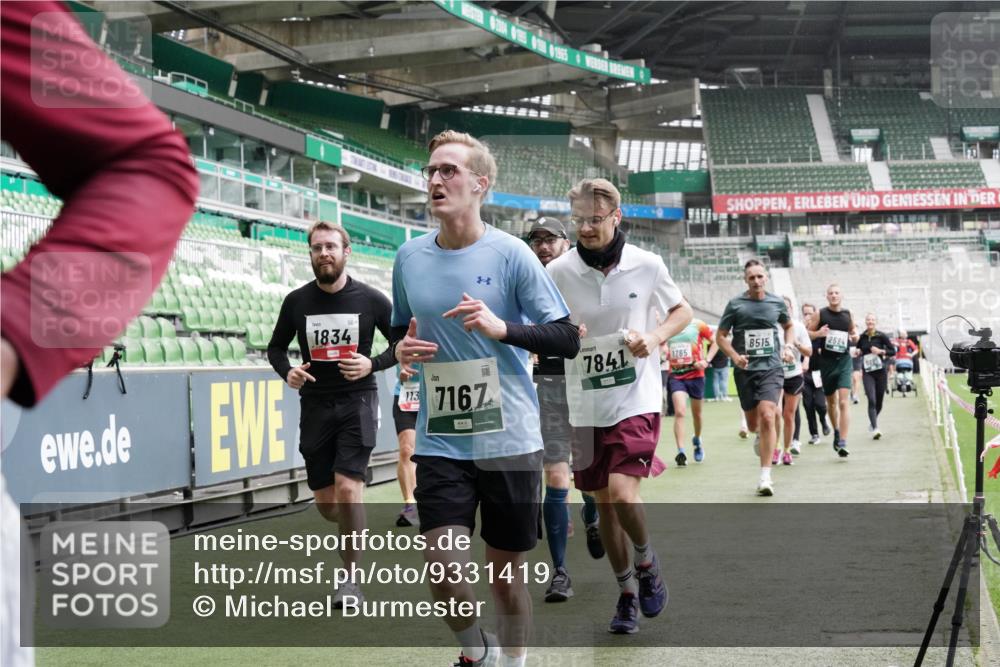 05.10.2025 - 20. swb-Marathon Bremen Michael Burmester http://msf.ph/oto/9331419 05.10.2025 13:04:52 Laufen im Stadion 100, 190, 199, 406, 421, 470, 490, 607, 678, 712, 858, 924, 1012, 1061, 1080, 1132, 1404, 1455, 1478, 1480, 1746, 1765, 1834, 1852, 1914, 1997, 2009, 2086, 2190, 2333, 2399, 2536, 2584, 2604, 2617, 2664, 2802, 2901, 2989, 3008, 3049, 3216, 3346, 3378, 3380, 3413, 3433, 3445, 3483, 3561, 3658, 3799, 3901, 4001, 4055, 4187, 4241, 4243, 4244, 4376, 4501, 4627, 4634, 4671, 4757, 4803, 4838, 4840, 4855, 4858, 4928, 5082, 5247, 5286, 5295, 5446, 5464, 5614, 5832, 5904 meine-sportfotos.de