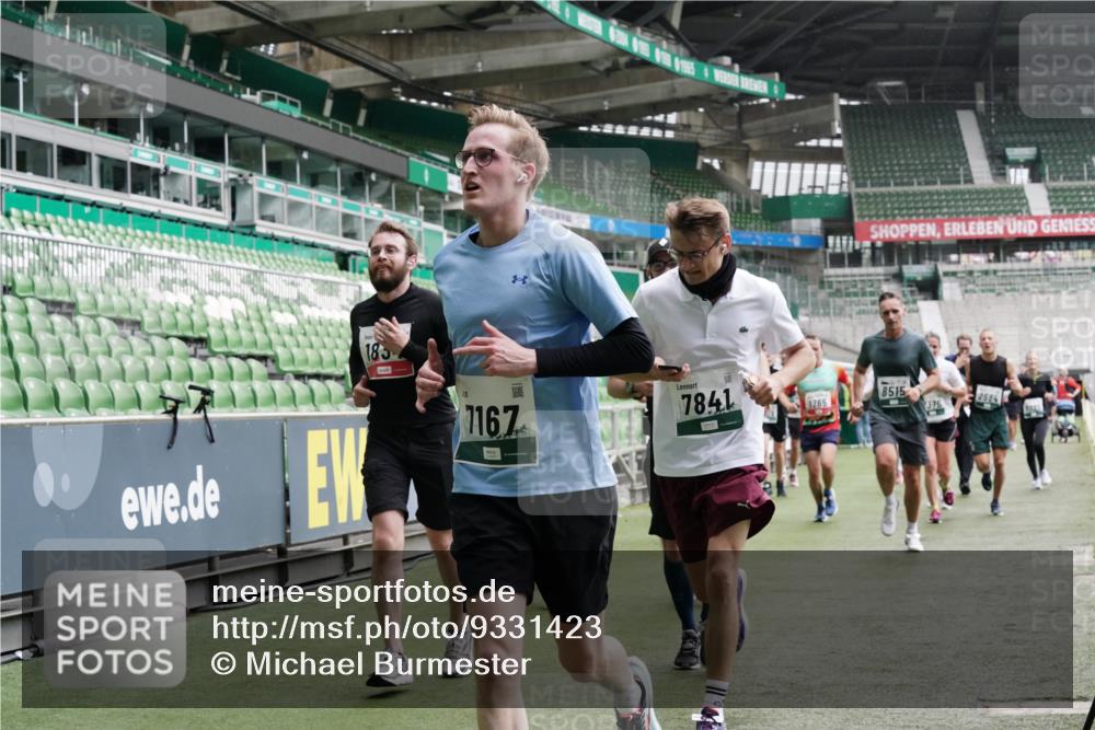 05.10.2025 - 20. swb-Marathon Bremen Michael Burmester http://msf.ph/oto/9331423 05.10.2025 13:04:52 Laufen im Stadion 100, 190, 199, 406, 421, 470, 490, 607, 678, 712, 858, 924, 1012, 1061, 1080, 1132, 1404, 1455, 1478, 1480, 1746, 1765, 1834, 1852, 1914, 1997, 2009, 2086, 2190, 2333, 2399, 2536, 2584, 2604, 2617, 2664, 2802, 2901, 2989, 3008, 3049, 3216, 3346, 3378, 3380, 3413, 3433, 3445, 3483, 3561, 3658, 3799, 3901, 4001, 4055, 4187, 4241, 4243, 4244, 4376, 4501, 4627, 4634, 4671, 4757, 4803, 4838, 4840, 4855, 4858, 4928, 5082, 5247, 5286, 5295, 5446, 5464, 5614, 5832, 5904 meine-sportfotos.de