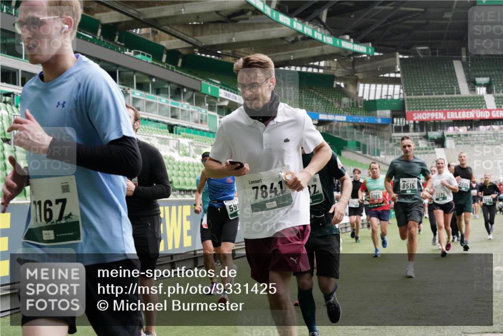05.10.2025 - 20. swb-Marathon Bremen Michael Burmester http://msf.ph/oto/9331425 05.10.2025 13:04:53 Laufen im Stadion 100, 190, 199, 406, 421, 470, 490, 607, 678, 712, 858, 924, 1012, 1061, 1080, 1132, 1404, 1455, 1478, 1480, 1545, 1746, 1765, 1834, 1852, 1914, 1990, 1997, 2009, 2086, 2190, 2333, 2399, 2536, 2584, 2604, 2617, 2664, 2802, 2901, 2989, 3008, 3049, 3216, 3346, 3378, 3380, 3413, 3433, 3445, 3483, 3561, 3658, 3799, 3901, 4001, 4055, 4187, 4241, 4243, 4244, 4376, 4501, 4627, 4634, 4671, 4757, 4803, 4838, 4840, 4855, 4858, 4928, 5082, 5247, 5286, 5295, 5446, 5464, 5614, 5832, 5904 meine-sportfotos.de