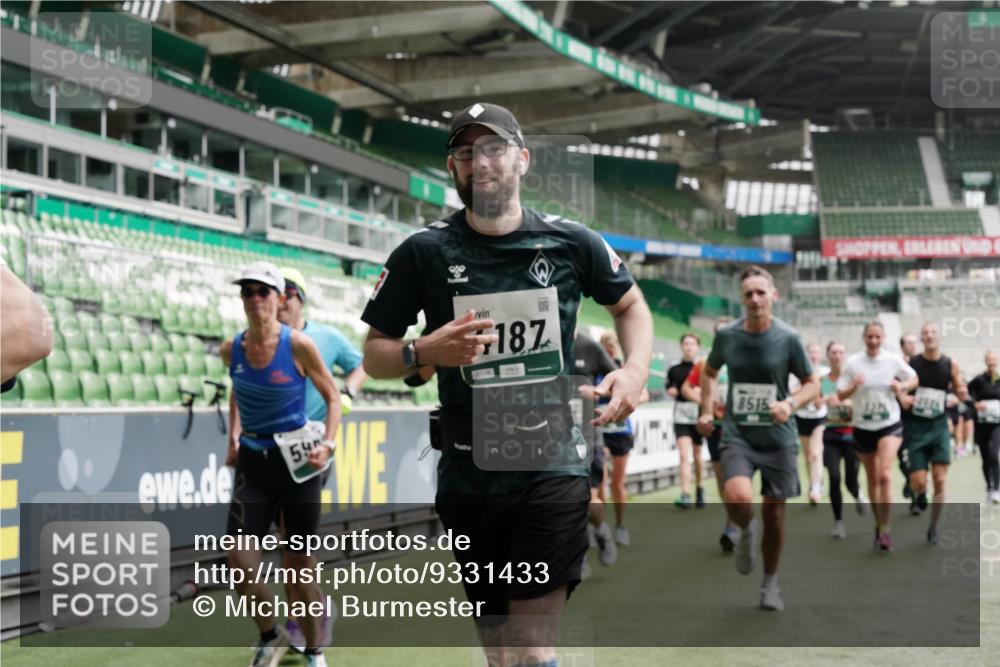 05.10.2025 - 20. swb-Marathon Bremen Michael Burmester http://msf.ph/oto/9331433 05.10.2025 13:04:54 Laufen im Stadion 100, 190, 199, 406, 421, 470, 490, 607, 678, 712, 858, 924, 1012, 1061, 1080, 1132, 1404, 1455, 1478, 1480, 1545, 1746, 1765, 1834, 1852, 1990, 1997, 2009, 2086, 2190, 2333, 2399, 2536, 2584, 2604, 2617, 2664, 2802, 2901, 2989, 3008, 3049, 3216, 3346, 3378, 3380, 3413, 3433, 3445, 3483, 3561, 3658, 3799, 3901, 4001, 4055, 4187, 4241, 4243, 4244, 4376, 4501, 4627, 4634, 4671, 4757, 4803, 4838, 4855, 4858, 4928, 5082, 5247, 5286, 5295, 5446, 5464, 5614, 5832, 5904 meine-sportfotos.de