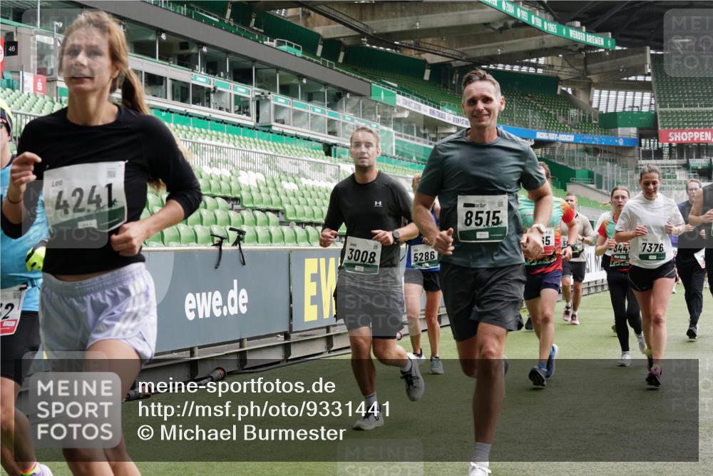 05.10.2025 - 20. swb-Marathon Bremen Michael Burmester http://msf.ph/oto/9331441 05.10.2025 13:04:55 Laufen im Stadion 100, 190, 199, 406, 421, 470, 490, 607, 678, 712, 858, 924, 1012, 1061, 1080, 1132, 1404, 1455, 1478, 1480, 1545, 1746, 1765, 1834, 1852, 1867, 1990, 1997, 2009, 2086, 2190, 2333, 2399, 2536, 2584, 2604, 2617, 2664, 2802, 2901, 2935, 2989, 3008, 3049, 3216, 3346, 3378, 3380, 3413, 3433, 3445, 3483, 3561, 3658, 3799, 3901, 4001, 4055, 4187, 4207, 4241, 4243, 4244, 4376, 4501, 4627, 4634, 4671, 4757, 4803, 4838, 4855, 4858, 4928, 5082, 5247, 5286, 5295, 5446, 5464, 5614, 5904 meine-sportfotos.de