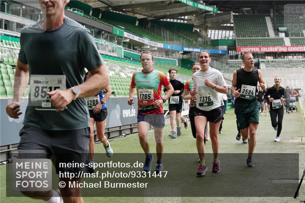 05.10.2025 - 20. swb-Marathon Bremen Michael Burmester http://msf.ph/oto/9331447 05.10.2025 13:04:56 Laufen im Stadion 100, 190, 199, 406, 421, 470, 490, 607, 678, 712, 858, 924, 1012, 1061, 1080, 1132, 1404, 1455, 1478, 1480, 1545, 1746, 1765, 1834, 1867, 1990, 1997, 2009, 2086, 2190, 2333, 2399, 2536, 2584, 2604, 2617, 2664, 2802, 2901, 2935, 2989, 3008, 3049, 3216, 3346, 3378, 3380, 3413, 3433, 3445, 3483, 3561, 3658, 3799, 3901, 4001, 4055, 4187, 4207, 4241, 4243, 4244, 4376, 4501, 4627, 4634, 4671, 4757, 4803, 4838, 4855, 4858, 4928, 5082, 5247, 5286, 5295, 5446, 5464, 5614, 5904 meine-sportfotos.de