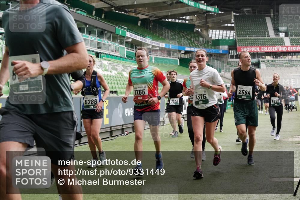 05.10.2025 - 20. swb-Marathon Bremen Michael Burmester http://msf.ph/oto/9331449 05.10.2025 13:04:56 Laufen im Stadion 100, 190, 199, 406, 421, 470, 490, 607, 678, 712, 858, 924, 1012, 1061, 1080, 1132, 1404, 1455, 1478, 1480, 1545, 1746, 1765, 1834, 1867, 1990, 1997, 2009, 2086, 2190, 2333, 2399, 2536, 2584, 2604, 2617, 2664, 2802, 2901, 2935, 2989, 3008, 3049, 3216, 3346, 3378, 3380, 3413, 3433, 3445, 3483, 3561, 3658, 3799, 3901, 4001, 4055, 4187, 4207, 4241, 4243, 4244, 4376, 4501, 4627, 4634, 4671, 4757, 4803, 4838, 4855, 4858, 4928, 5082, 5247, 5286, 5295, 5446, 5464, 5614, 5904 meine-sportfotos.de