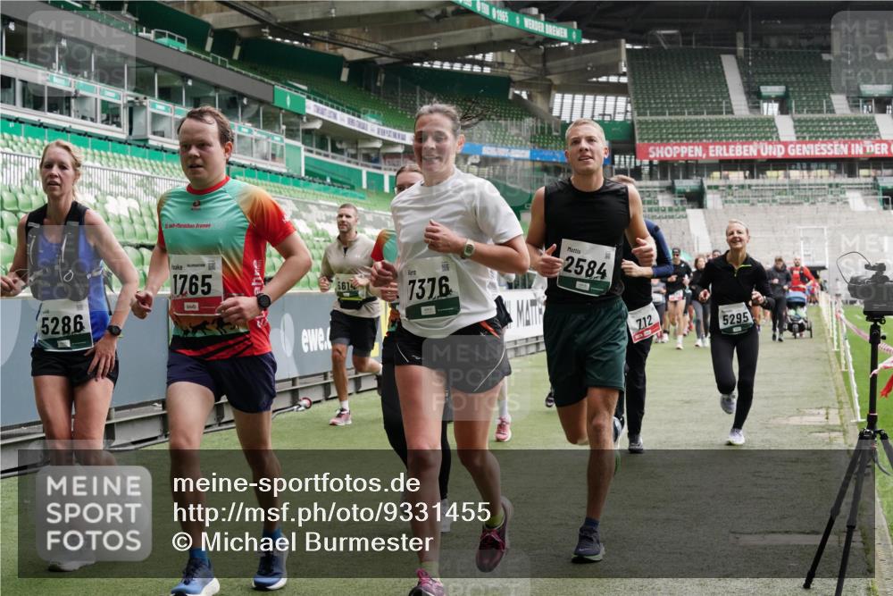 05.10.2025 - 20. swb-Marathon Bremen Michael Burmester http://msf.ph/oto/9331455 05.10.2025 13:04:57 Laufen im Stadion 100, 190, 199, 406, 421, 470, 490, 607, 678, 712, 858, 924, 1012, 1061, 1080, 1132, 1404, 1455, 1478, 1480, 1545, 1746, 1765, 1834, 1840, 1867, 1990, 1997, 2009, 2086, 2190, 2333, 2399, 2536, 2584, 2604, 2617, 2664, 2802, 2901, 2935, 2989, 3008, 3049, 3216, 3346, 3378, 3380, 3413, 3433, 3445, 3483, 3561, 3658, 3799, 3901, 4001, 4055, 4187, 4207, 4241, 4243, 4244, 4376, 4501, 4627, 4634, 4671, 4757, 4803, 4838, 4855, 4858, 4928, 5082, 5247, 5286, 5295, 5446, 5464, 5614, 5904 meine-sportfotos.de