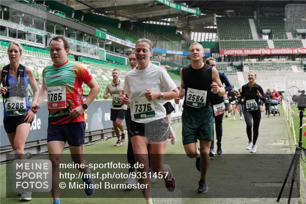 05.10.2025 - 20. swb-Marathon Bremen Michael Burmester http://msf.ph/oto/9331457 05.10.2025 13:04:57 Laufen im Stadion 100, 190, 199, 406, 421, 470, 490, 607, 678, 712, 858, 924, 1012, 1061, 1080, 1132, 1404, 1455, 1478, 1480, 1545, 1746, 1765, 1834, 1840, 1867, 1990, 1997, 2009, 2086, 2190, 2333, 2399, 2536, 2584, 2604, 2617, 2664, 2802, 2901, 2935, 2989, 3008, 3049, 3216, 3346, 3378, 3380, 3413, 3433, 3445, 3483, 3561, 3658, 3799, 3901, 4001, 4055, 4187, 4207, 4241, 4243, 4244, 4376, 4501, 4627, 4634, 4671, 4757, 4803, 4838, 4855, 4858, 4928, 5082, 5247, 5286, 5295, 5446, 5464, 5614, 5904 meine-sportfotos.de