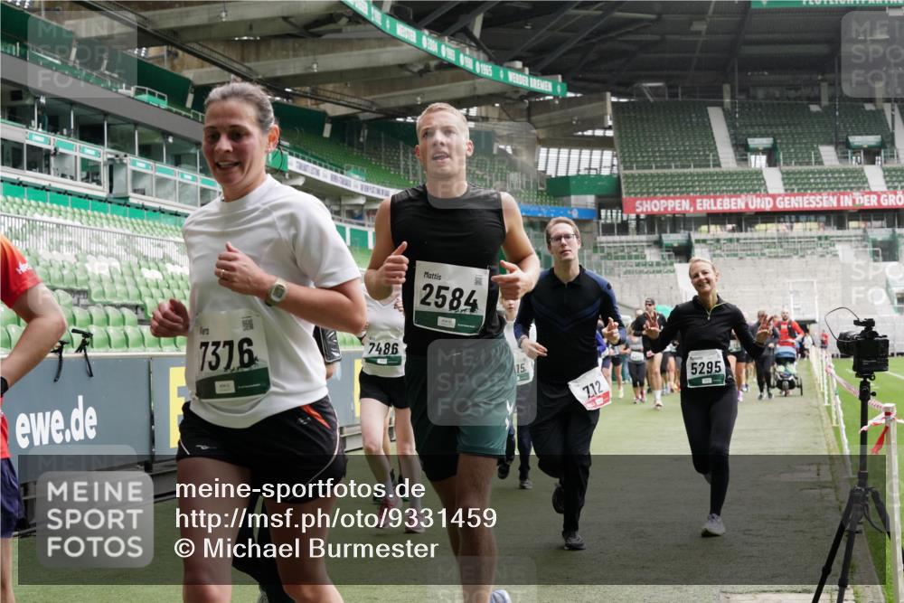 05.10.2025 - 20. swb-Marathon Bremen Michael Burmester http://msf.ph/oto/9331459 05.10.2025 13:04:57 Laufen im Stadion 100, 190, 199, 406, 421, 470, 490, 607, 678, 712, 858, 924, 1012, 1061, 1080, 1132, 1404, 1455, 1478, 1480, 1545, 1746, 1765, 1834, 1840, 1867, 1990, 1997, 2009, 2086, 2190, 2333, 2399, 2536, 2584, 2604, 2617, 2664, 2802, 2901, 2935, 2989, 3008, 3049, 3216, 3346, 3378, 3380, 3413, 3433, 3445, 3483, 3561, 3658, 3799, 3901, 4001, 4055, 4187, 4207, 4241, 4243, 4244, 4376, 4501, 4627, 4634, 4671, 4757, 4803, 4838, 4855, 4858, 4928, 5082, 5247, 5286, 5295, 5446, 5464, 5614, 5904 meine-sportfotos.de