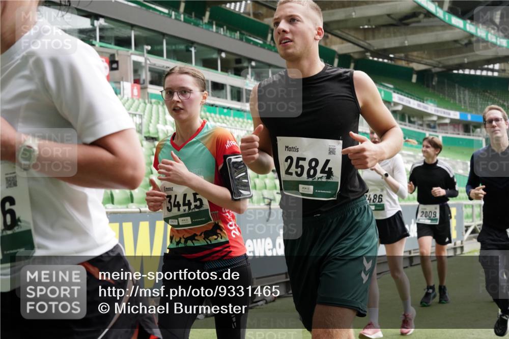05.10.2025 - 20. swb-Marathon Bremen Michael Burmester http://msf.ph/oto/9331465 05.10.2025 13:04:58 Laufen im Stadion 100, 190, 199, 406, 421, 470, 490, 607, 678, 712, 858, 924, 1012, 1061, 1080, 1132, 1404, 1455, 1478, 1480, 1545, 1746, 1765, 1834, 1840, 1867, 1990, 1997, 2009, 2086, 2190, 2333, 2399, 2536, 2584, 2604, 2617, 2664, 2802, 2901, 2935, 2989, 3008, 3049, 3216, 3346, 3378, 3380, 3413, 3433, 3445, 3483, 3561, 3658, 3799, 3901, 4001, 4055, 4187, 4207, 4241, 4243, 4244, 4376, 4501, 4627, 4634, 4671, 4757, 4803, 4838, 4855, 4858, 4928, 5082, 5247, 5286, 5295, 5446, 5464, 5614, 5904 meine-sportfotos.de
