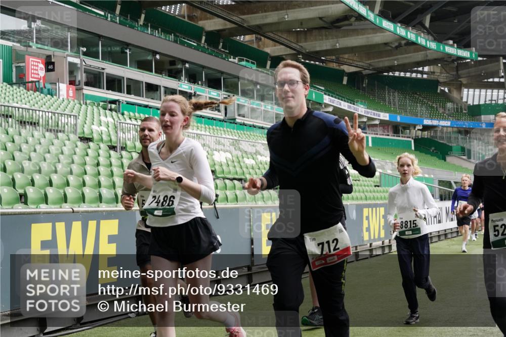05.10.2025 - 20. swb-Marathon Bremen Michael Burmester http://msf.ph/oto/9331469 05.10.2025 13:04:59 Laufen im Stadion 100, 190, 199, 406, 421, 470, 490, 607, 678, 712, 858, 924, 1012, 1061, 1080, 1132, 1404, 1455, 1478, 1480, 1545, 1746, 1765, 1834, 1840, 1867, 1990, 2009, 2086, 2190, 2333, 2399, 2536, 2584, 2604, 2617, 2664, 2802, 2901, 2935, 2989, 3008, 3025, 3049, 3216, 3346, 3378, 3380, 3413, 3433, 3445, 3483, 3561, 3658, 3799, 3901, 4001, 4055, 4187, 4207, 4241, 4243, 4244, 4376, 4501, 4627, 4634, 4671, 4757, 4803, 4838, 4855, 4858, 4928, 5082, 5247, 5286, 5295, 5446, 5464, 5614, 5904 meine-sportfotos.de