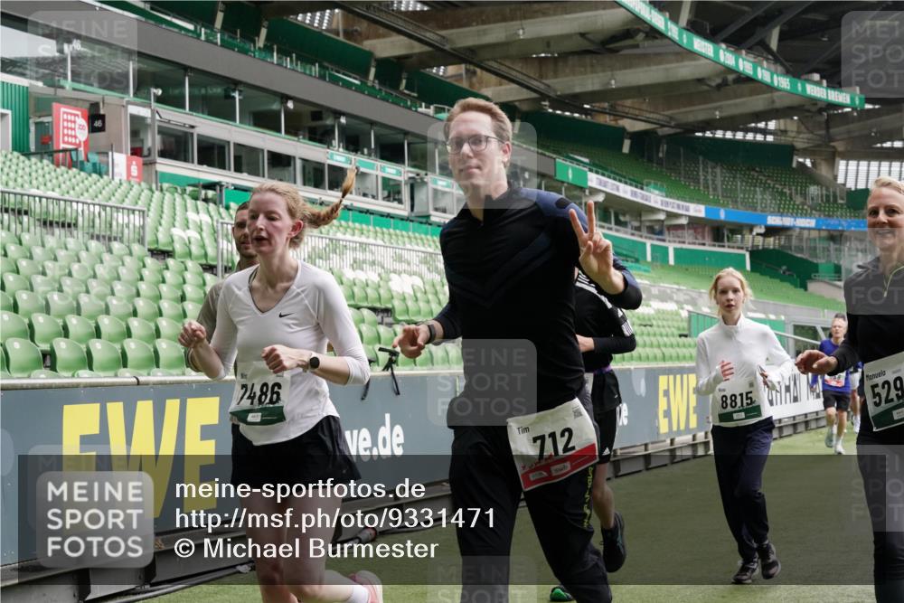 05.10.2025 - 20. swb-Marathon Bremen Michael Burmester http://msf.ph/oto/9331471 05.10.2025 13:04:59 Laufen im Stadion 100, 190, 199, 406, 421, 470, 490, 607, 678, 712, 858, 924, 1012, 1061, 1080, 1132, 1404, 1455, 1478, 1480, 1545, 1746, 1765, 1834, 1840, 1867, 1990, 2009, 2086, 2190, 2333, 2399, 2536, 2584, 2604, 2617, 2664, 2802, 2901, 2935, 2989, 3008, 3025, 3049, 3216, 3346, 3378, 3380, 3413, 3433, 3445, 3483, 3561, 3658, 3799, 3901, 4001, 4055, 4187, 4207, 4241, 4243, 4244, 4376, 4501, 4627, 4634, 4671, 4757, 4803, 4838, 4855, 4858, 4928, 5082, 5247, 5286, 5295, 5446, 5464, 5614, 5904 meine-sportfotos.de
