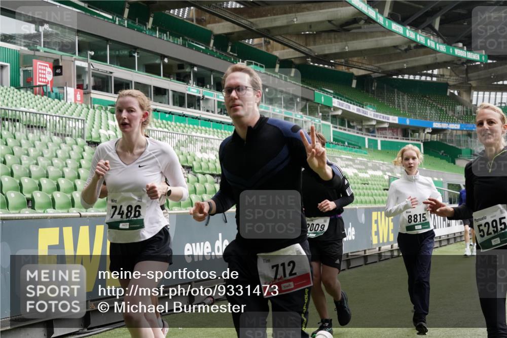 05.10.2025 - 20. swb-Marathon Bremen Michael Burmester http://msf.ph/oto/9331473 05.10.2025 13:04:59 Laufen im Stadion 100, 190, 199, 406, 421, 470, 490, 607, 678, 712, 858, 924, 1012, 1061, 1080, 1132, 1404, 1455, 1478, 1480, 1545, 1746, 1765, 1834, 1840, 1867, 1990, 2009, 2086, 2190, 2333, 2399, 2536, 2584, 2604, 2617, 2664, 2802, 2901, 2935, 2989, 3008, 3025, 3049, 3216, 3346, 3378, 3380, 3413, 3433, 3445, 3483, 3561, 3658, 3799, 3901, 4001, 4055, 4187, 4207, 4241, 4243, 4244, 4376, 4501, 4627, 4634, 4671, 4757, 4803, 4838, 4855, 4858, 4928, 5082, 5247, 5286, 5295, 5446, 5464, 5614, 5904 meine-sportfotos.de