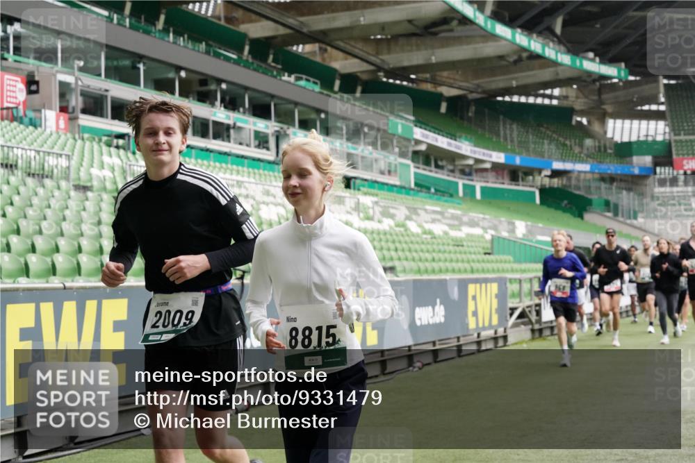 05.10.2025 - 20. swb-Marathon Bremen Michael Burmester http://msf.ph/oto/9331479 05.10.2025 13:05:00 Laufen im Stadion 100, 190, 199, 406, 421, 470, 490, 607, 678, 712, 858, 924, 1012, 1061, 1132, 1404, 1455, 1478, 1480, 1545, 1746, 1765, 1834, 1840, 1867, 1990, 2009, 2086, 2190, 2333, 2399, 2536, 2584, 2604, 2617, 2664, 2802, 2901, 2935, 2989, 3008, 3025, 3049, 3216, 3346, 3378, 3380, 3413, 3433, 3445, 3483, 3561, 3658, 3799, 3901, 4001, 4055, 4187, 4207, 4241, 4243, 4244, 4376, 4501, 4627, 4634, 4671, 4757, 4803, 4838, 4855, 4858, 4928, 5082, 5247, 5286, 5295, 5446, 5464, 5614, 5904 meine-sportfotos.de