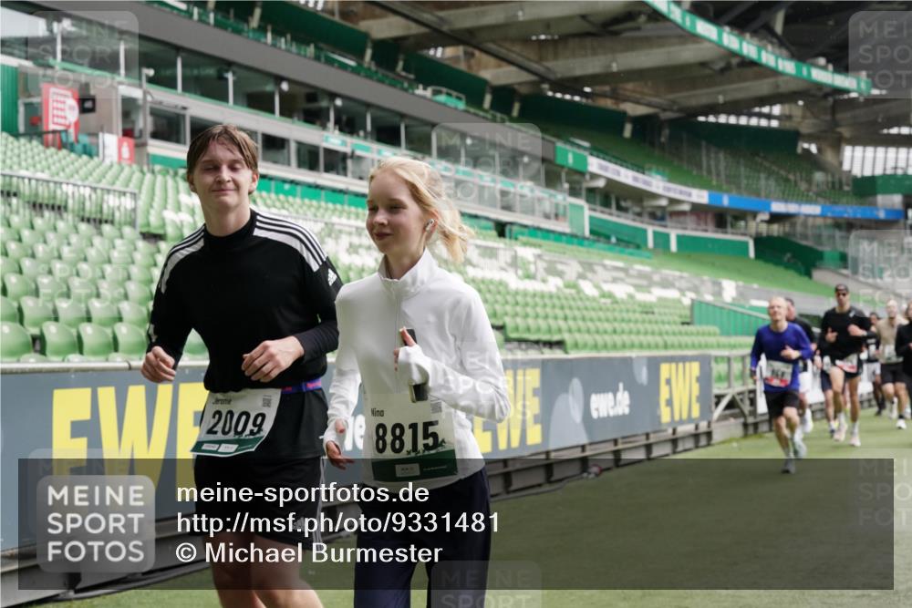 05.10.2025 - 20. swb-Marathon Bremen Michael Burmester http://msf.ph/oto/9331481 05.10.2025 13:05:01 Laufen im Stadion 100, 190, 199, 406, 421, 490, 607, 678, 712, 858, 924, 1012, 1061, 1132, 1404, 1455, 1478, 1480, 1545, 1746, 1765, 1834, 1840, 1867, 1990, 2009, 2086, 2190, 2399, 2536, 2584, 2604, 2664, 2802, 2901, 2935, 2989, 3008, 3025, 3049, 3216, 3346, 3378, 3380, 3413, 3433, 3445, 3483, 3561, 3658, 3799, 3901, 4001, 4055, 4187, 4207, 4241, 4243, 4244, 4376, 4501, 4627, 4634, 4671, 4757, 4803, 4838, 4855, 4858, 5082, 5247, 5286, 5295, 5446, 5464, 5614, 5904 meine-sportfotos.de