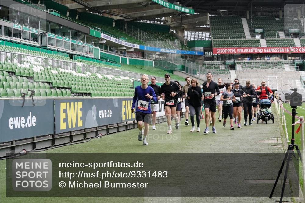 05.10.2025 - 20. swb-Marathon Bremen Michael Burmester http://msf.ph/oto/9331483 05.10.2025 13:05:01 Laufen im Stadion 100, 190, 199, 406, 421, 490, 607, 678, 712, 858, 924, 1012, 1061, 1132, 1404, 1455, 1478, 1480, 1545, 1746, 1765, 1834, 1840, 1867, 1990, 2009, 2086, 2190, 2399, 2536, 2584, 2604, 2664, 2802, 2901, 2935, 2989, 3008, 3025, 3049, 3216, 3346, 3378, 3380, 3413, 3433, 3445, 3483, 3561, 3658, 3799, 3901, 4001, 4055, 4187, 4207, 4241, 4243, 4244, 4376, 4501, 4627, 4634, 4671, 4757, 4803, 4838, 4855, 4858, 5082, 5247, 5286, 5295, 5446, 5464, 5614, 5904 meine-sportfotos.de