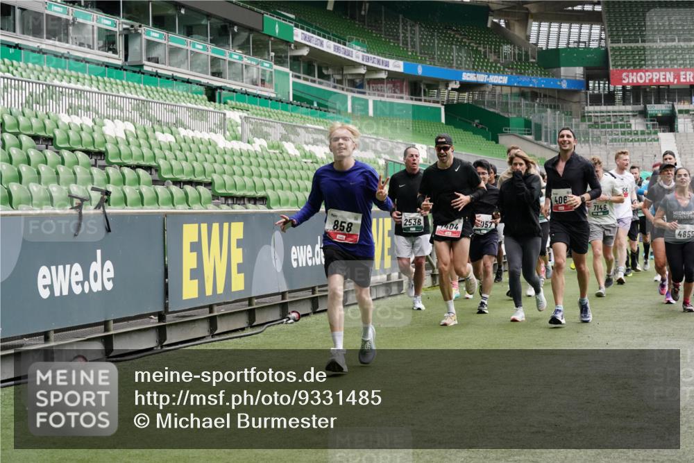 05.10.2025 - 20. swb-Marathon Bremen Michael Burmester http://msf.ph/oto/9331485 05.10.2025 13:05:02 Laufen im Stadion 100, 190, 199, 406, 421, 490, 607, 678, 712, 858, 924, 1012, 1061, 1132, 1404, 1455, 1480, 1545, 1746, 1765, 1834, 1840, 1867, 1990, 2009, 2086, 2190, 2399, 2536, 2584, 2604, 2664, 2802, 2901, 2935, 2989, 3008, 3025, 3049, 3216, 3346, 3378, 3380, 3413, 3433, 3445, 3483, 3561, 3658, 3799, 3901, 4001, 4055, 4187, 4207, 4241, 4243, 4244, 4376, 4501, 4627, 4634, 4665, 4671, 4757, 4838, 4855, 4858, 5082, 5247, 5286, 5295, 5446, 5464, 5614, 5904 meine-sportfotos.de