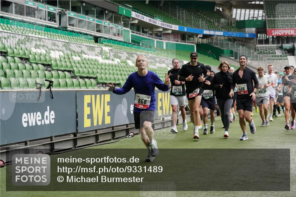 05.10.2025 - 20. swb-Marathon Bremen Michael Burmester http://msf.ph/oto/9331489 05.10.2025 13:05:02 Laufen im Stadion 100, 190, 199, 406, 421, 490, 607, 678, 712, 858, 924, 1012, 1061, 1132, 1404, 1455, 1480, 1545, 1746, 1765, 1834, 1840, 1867, 1990, 2009, 2086, 2190, 2399, 2536, 2584, 2604, 2664, 2802, 2901, 2935, 2989, 3008, 3025, 3049, 3216, 3346, 3378, 3380, 3413, 3433, 3445, 3483, 3561, 3658, 3799, 3901, 4001, 4055, 4187, 4207, 4241, 4243, 4244, 4376, 4501, 4627, 4634, 4665, 4671, 4757, 4838, 4855, 4858, 5082, 5247, 5286, 5295, 5446, 5464, 5614, 5904 meine-sportfotos.de