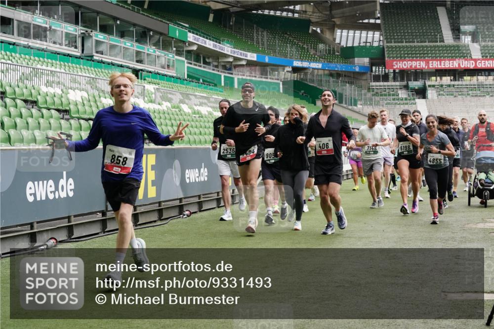 05.10.2025 - 20. swb-Marathon Bremen Michael Burmester http://msf.ph/oto/9331493 05.10.2025 13:05:03 Laufen im Stadion 100, 190, 199, 406, 421, 490, 607, 678, 712, 858, 924, 1012, 1061, 1132, 1404, 1455, 1480, 1545, 1746, 1765, 1834, 1840, 1867, 1990, 2009, 2058, 2086, 2190, 2399, 2536, 2584, 2604, 2664, 2802, 2901, 2935, 2989, 3008, 3025, 3049, 3216, 3346, 3378, 3380, 3413, 3433, 3445, 3483, 3561, 3658, 3799, 3901, 4001, 4055, 4187, 4207, 4241, 4243, 4244, 4376, 4501, 4627, 4634, 4665, 4671, 4757, 4838, 4855, 4858, 5082, 5247, 5286, 5295, 5446, 5464, 5614, 5904 meine-sportfotos.de