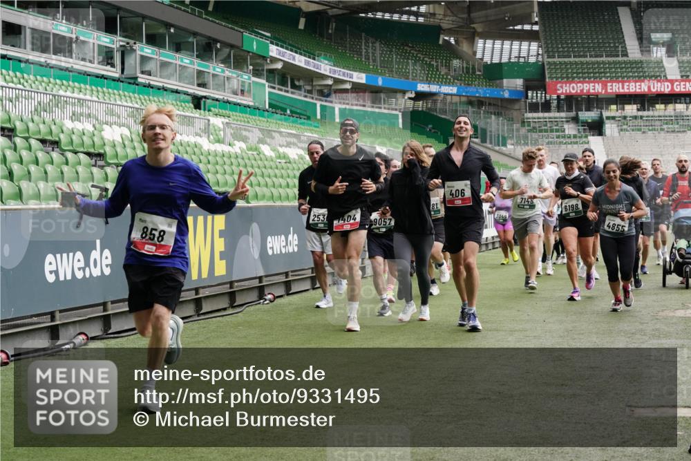 05.10.2025 - 20. swb-Marathon Bremen Michael Burmester http://msf.ph/oto/9331495 05.10.2025 13:05:03 Laufen im Stadion 100, 190, 199, 406, 421, 490, 607, 678, 712, 858, 924, 1012, 1061, 1132, 1404, 1455, 1480, 1545, 1746, 1765, 1834, 1840, 1867, 1990, 2009, 2058, 2086, 2190, 2399, 2536, 2584, 2604, 2664, 2802, 2901, 2935, 2989, 3008, 3025, 3049, 3216, 3346, 3378, 3380, 3413, 3433, 3445, 3483, 3561, 3658, 3799, 3901, 4001, 4055, 4187, 4207, 4241, 4243, 4244, 4376, 4501, 4627, 4634, 4665, 4671, 4757, 4838, 4855, 4858, 5082, 5247, 5286, 5295, 5446, 5464, 5614, 5904 meine-sportfotos.de