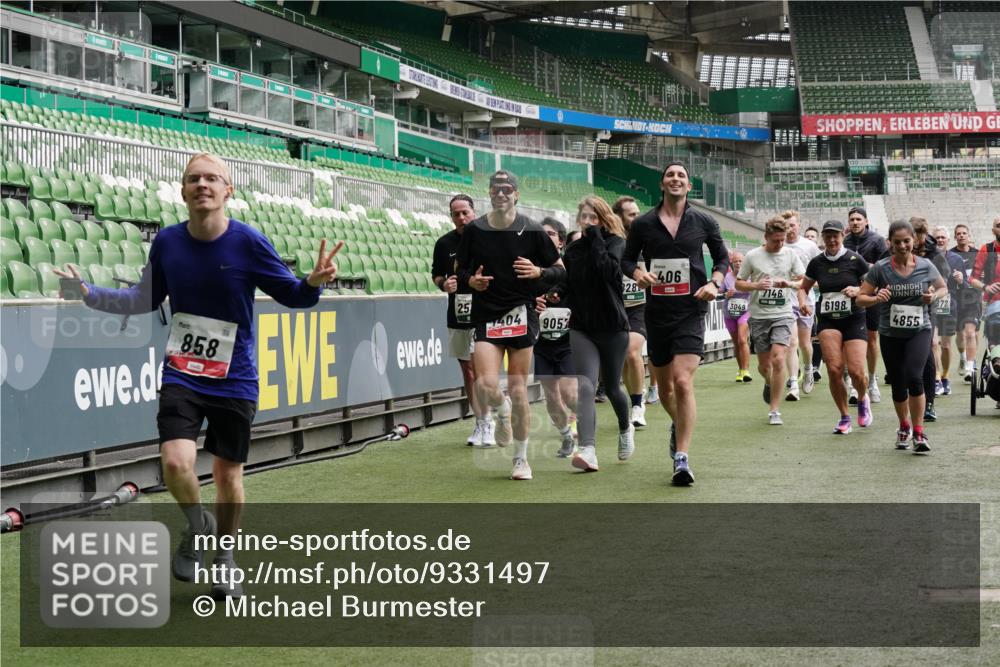 05.10.2025 - 20. swb-Marathon Bremen Michael Burmester http://msf.ph/oto/9331497 05.10.2025 13:05:03 Laufen im Stadion 100, 190, 199, 406, 421, 490, 607, 678, 712, 858, 924, 1012, 1061, 1132, 1404, 1455, 1480, 1545, 1746, 1765, 1834, 1840, 1867, 1990, 2009, 2058, 2086, 2190, 2399, 2536, 2584, 2604, 2664, 2802, 2901, 2935, 2989, 3008, 3025, 3049, 3216, 3346, 3378, 3380, 3413, 3433, 3445, 3483, 3561, 3658, 3799, 3901, 4001, 4055, 4187, 4207, 4241, 4243, 4244, 4376, 4501, 4627, 4634, 4665, 4671, 4757, 4838, 4855, 4858, 5082, 5247, 5286, 5295, 5446, 5464, 5614, 5904 meine-sportfotos.de