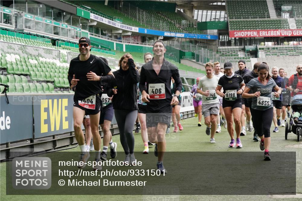 05.10.2025 - 20. swb-Marathon Bremen Michael Burmester http://msf.ph/oto/9331501 05.10.2025 13:05:04 Laufen im Stadion 190, 199, 406, 421, 490, 607, 678, 712, 858, 924, 1012, 1061, 1132, 1228, 1404, 1455, 1480, 1545, 1746, 1765, 1834, 1840, 1867, 1990, 2009, 2058, 2086, 2190, 2399, 2536, 2584, 2604, 2664, 2802, 2901, 2935, 2989, 3008, 3025, 3049, 3216, 3346, 3378, 3380, 3413, 3433, 3445, 3483, 3561, 3658, 3799, 3901, 4001, 4055, 4187, 4207, 4241, 4243, 4244, 4326, 4376, 4501, 4627, 4634, 4665, 4671, 4757, 4838, 4855, 4858, 4892, 5082, 5247, 5286, 5295, 5446, 5464, 5614, 5904, 6283 meine-sportfotos.de