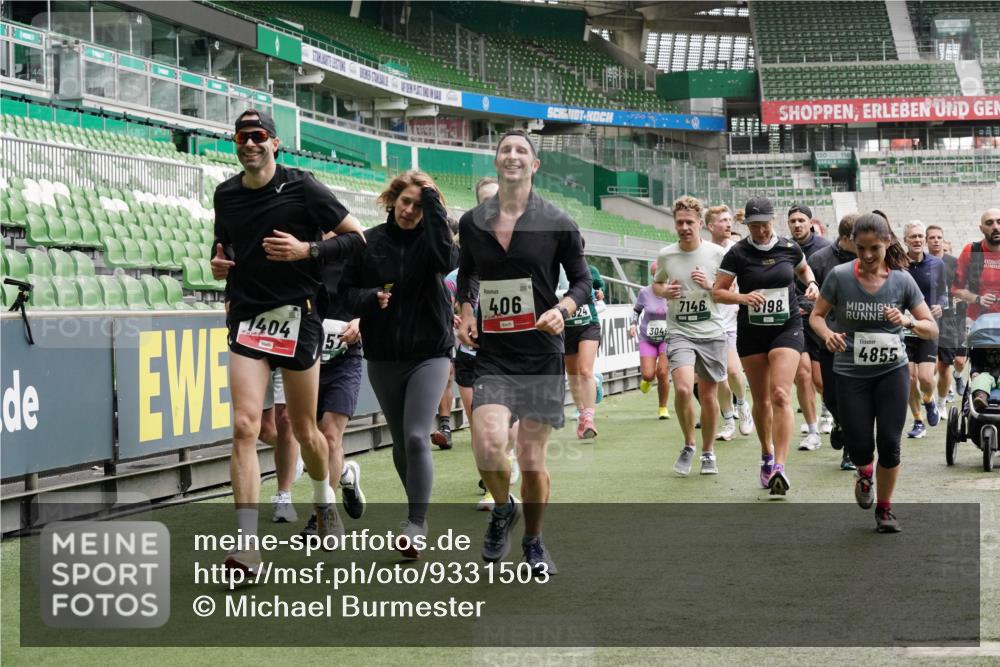 05.10.2025 - 20. swb-Marathon Bremen Michael Burmester http://msf.ph/oto/9331503 05.10.2025 13:05:04 Laufen im Stadion 190, 199, 406, 421, 490, 607, 678, 712, 858, 924, 1012, 1061, 1132, 1228, 1404, 1455, 1480, 1545, 1746, 1765, 1834, 1840, 1867, 1990, 2009, 2058, 2086, 2190, 2399, 2536, 2584, 2604, 2664, 2802, 2901, 2935, 2989, 3008, 3025, 3049, 3216, 3346, 3378, 3380, 3413, 3433, 3445, 3483, 3561, 3658, 3799, 3901, 4001, 4055, 4187, 4207, 4241, 4243, 4244, 4326, 4376, 4501, 4627, 4634, 4665, 4671, 4757, 4838, 4855, 4858, 4892, 5082, 5247, 5286, 5295, 5446, 5464, 5614, 5904, 6283 meine-sportfotos.de