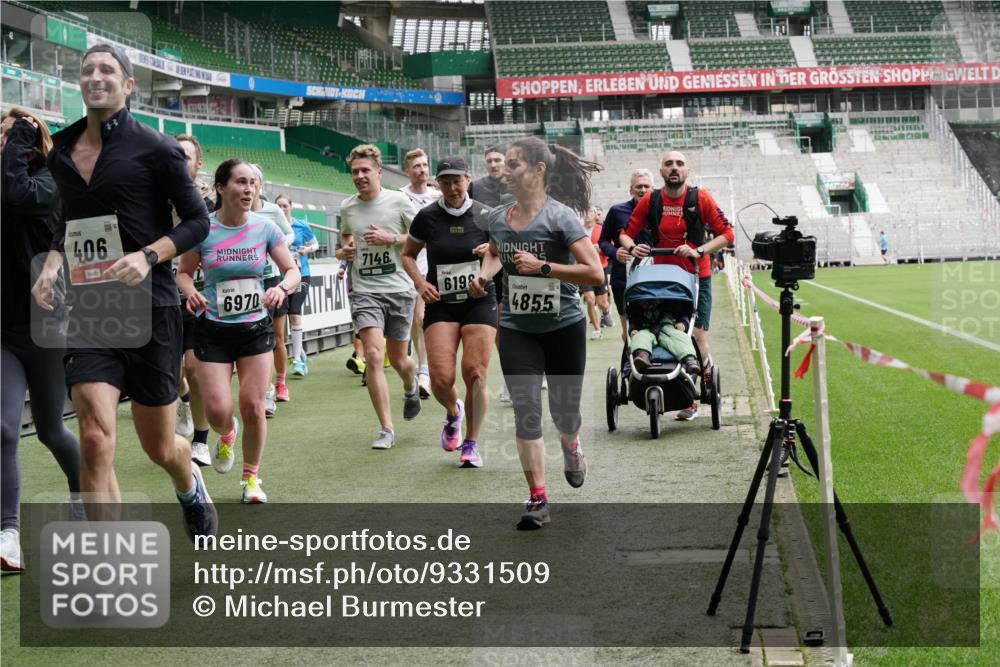 05.10.2025 - 20. swb-Marathon Bremen Michael Burmester http://msf.ph/oto/9331509 05.10.2025 13:05:05 Laufen im Stadion 190, 199, 406, 421, 490, 607, 678, 712, 858, 924, 1012, 1061, 1132, 1228, 1404, 1455, 1480, 1545, 1746, 1765, 1834, 1840, 1867, 1990, 2009, 2058, 2086, 2190, 2399, 2536, 2584, 2604, 2664, 2785, 2802, 2901, 2935, 2989, 3008, 3025, 3049, 3216, 3378, 3380, 3413, 3433, 3445, 3483, 3561, 3658, 3799, 3901, 4001, 4055, 4187, 4207, 4241, 4244, 4326, 4332, 4376, 4501, 4627, 4634, 4665, 4671, 4838, 4855, 4858, 4892, 5082, 5247, 5286, 5295, 5382, 5446, 5464, 5614, 5904, 6283 meine-sportfotos.de
