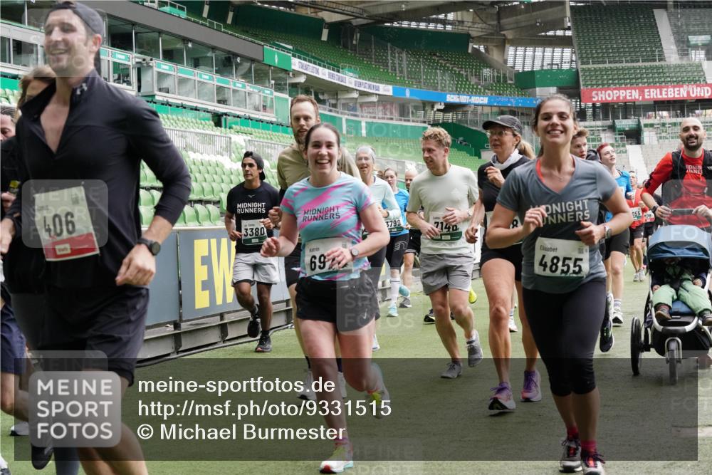 05.10.2025 - 20. swb-Marathon Bremen Michael Burmester http://msf.ph/oto/9331515 05.10.2025 13:05:06 Laufen im Stadion 190, 199, 406, 421, 490, 607, 678, 712, 858, 924, 1012, 1061, 1132, 1228, 1404, 1455, 1480, 1545, 1746, 1765, 1834, 1840, 1867, 1990, 2009, 2058, 2086, 2190, 2399, 2536, 2584, 2604, 2664, 2785, 2802, 2901, 2935, 2989, 3008, 3025, 3049, 3216, 3378, 3380, 3413, 3433, 3445, 3483, 3561, 3658, 3799, 3837, 3901, 4001, 4055, 4187, 4207, 4241, 4244, 4326, 4332, 4376, 4501, 4627, 4634, 4665, 4671, 4838, 4855, 4858, 4892, 4904, 5082, 5247, 5286, 5295, 5382, 5464, 5614, 5904, 6283 meine-sportfotos.de