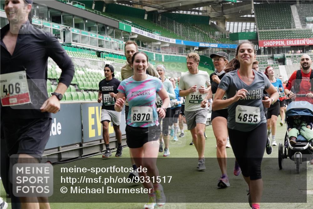 05.10.2025 - 20. swb-Marathon Bremen Michael Burmester http://msf.ph/oto/9331517 05.10.2025 13:05:06 Laufen im Stadion 190, 199, 406, 421, 490, 607, 678, 712, 858, 924, 1012, 1061, 1132, 1228, 1404, 1455, 1480, 1545, 1746, 1765, 1834, 1840, 1867, 1990, 2009, 2058, 2086, 2190, 2399, 2536, 2584, 2604, 2664, 2785, 2802, 2901, 2935, 2989, 3008, 3025, 3049, 3216, 3378, 3380, 3413, 3433, 3445, 3483, 3561, 3658, 3799, 3837, 3901, 4001, 4055, 4187, 4207, 4241, 4244, 4326, 4332, 4376, 4501, 4627, 4634, 4665, 4671, 4838, 4855, 4858, 4892, 4904, 5082, 5247, 5286, 5295, 5382, 5464, 5614, 5904, 6283 meine-sportfotos.de