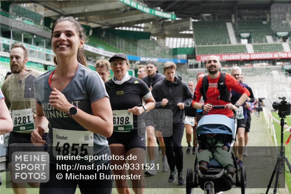 05.10.2025 - 20. swb-Marathon Bremen Michael Burmester http://msf.ph/oto/9331521 05.10.2025 13:05:07 Laufen im Stadion 190, 199, 406, 421, 490, 678, 712, 858, 924, 1061, 1132, 1228, 1404, 1455, 1480, 1545, 1746, 1765, 1834, 1840, 1867, 1990, 2009, 2058, 2086, 2190, 2399, 2536, 2584, 2604, 2664, 2785, 2802, 2901, 2935, 2989, 3008, 3025, 3049, 3216, 3378, 3380, 3413, 3433, 3445, 3483, 3561, 3658, 3799, 3837, 3901, 4001, 4055, 4187, 4207, 4241, 4244, 4326, 4332, 4376, 4501, 4627, 4634, 4665, 4671, 4838, 4855, 4858, 4892, 4904, 5082, 5247, 5286, 5295, 5382, 5614, 5904, 6283 meine-sportfotos.de
