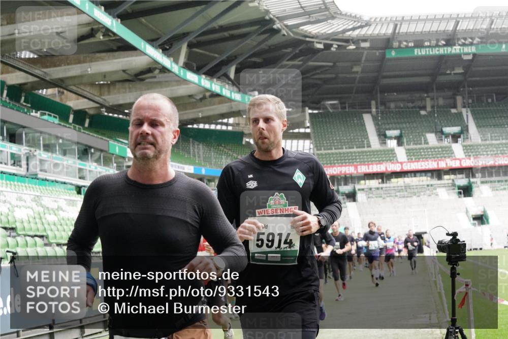 05.10.2025 - 20. swb-Marathon Bremen Michael Burmester http://msf.ph/oto/9331543 05.10.2025 13:05:11 Laufen im Stadion 190, 199, 406, 421, 490, 520, 611, 678, 712, 858, 924, 1061, 1132, 1147, 1228, 1404, 1455, 1480, 1545, 1702, 1746, 1765, 1834, 1840, 1867, 1990, 2009, 2058, 2190, 2399, 2536, 2584, 2604, 2664, 2785, 2802, 2901, 2935, 2989, 3008, 3025, 3049, 3216, 3378, 3380, 3413, 3433, 3445, 3479, 3483, 3561, 3658, 3799, 3837, 3901, 4001, 4055, 4187, 4207, 4241, 4244, 4326, 4332, 4376, 4501, 4627, 4634, 4665, 4671, 4838, 4855, 4858, 4892, 4904, 5082, 5247, 5286, 5295, 5382, 5614, 5904, 6283 meine-sportfotos.de