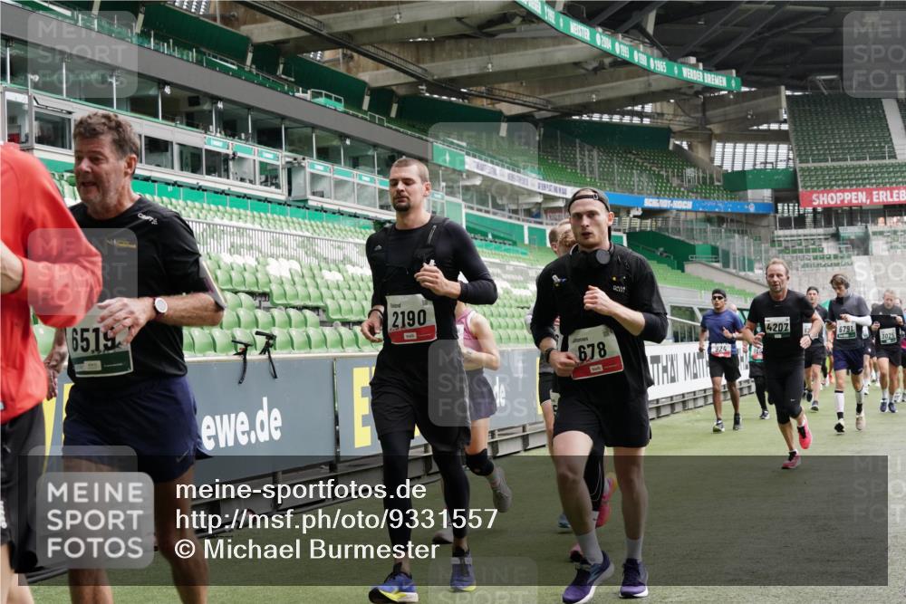 05.10.2025 - 20. swb-Marathon Bremen Michael Burmester http://msf.ph/oto/9331557 05.10.2025 13:05:14 Laufen im Stadion 190, 199, 406, 421, 490, 520, 611, 678, 712, 858, 924, 1061, 1132, 1147, 1228, 1404, 1455, 1480, 1545, 1702, 1746, 1765, 1834, 1840, 1867, 1990, 2009, 2058, 2190, 2399, 2536, 2584, 2604, 2664, 2785, 2802, 2901, 2935, 3008, 3025, 3049, 3216, 3378, 3380, 3413, 3433, 3445, 3450, 3479, 3483, 3561, 3658, 3799, 3809, 3837, 3901, 4001, 4055, 4187, 4207, 4241, 4326, 4332, 4376, 4627, 4634, 4665, 4671, 4676, 4838, 4855, 4858, 4892, 4904, 5247, 5286, 5295, 5382, 5614, 5904, 6283 meine-sportfotos.de