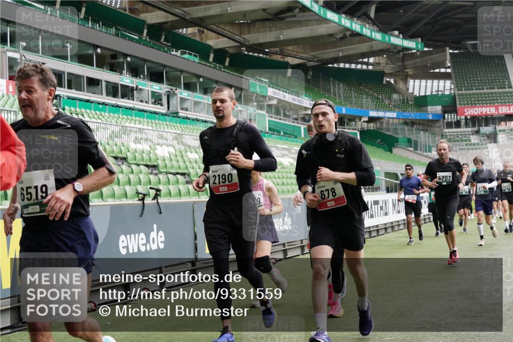 05.10.2025 - 20. swb-Marathon Bremen Michael Burmester http://msf.ph/oto/9331559 05.10.2025 13:05:14 Laufen im Stadion 190, 199, 406, 421, 490, 520, 611, 678, 712, 858, 924, 1061, 1132, 1147, 1228, 1404, 1455, 1480, 1545, 1702, 1746, 1765, 1834, 1840, 1867, 1990, 2009, 2058, 2190, 2399, 2536, 2584, 2604, 2664, 2785, 2802, 2901, 2935, 3008, 3025, 3049, 3216, 3378, 3380, 3413, 3433, 3445, 3450, 3479, 3483, 3561, 3658, 3799, 3809, 3837, 3901, 4001, 4055, 4187, 4207, 4241, 4326, 4332, 4376, 4627, 4634, 4665, 4671, 4676, 4838, 4855, 4858, 4892, 4904, 5247, 5286, 5295, 5382, 5614, 5904, 6283 meine-sportfotos.de