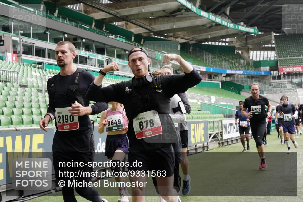 05.10.2025 - 20. swb-Marathon Bremen Michael Burmester http://msf.ph/oto/9331563 05.10.2025 13:05:15 Laufen im Stadion 190, 199, 406, 421, 490, 520, 611, 678, 712, 858, 924, 1061, 1132, 1147, 1228, 1404, 1455, 1480, 1545, 1702, 1746, 1765, 1834, 1840, 1867, 1990, 2009, 2058, 2190, 2399, 2536, 2584, 2604, 2664, 2785, 2802, 2901, 2935, 3008, 3025, 3049, 3216, 3378, 3380, 3413, 3433, 3445, 3450, 3479, 3483, 3561, 3658, 3799, 3809, 3837, 3901, 4001, 4055, 4187, 4207, 4241, 4326, 4332, 4376, 4634, 4665, 4671, 4676, 4838, 4855, 4858, 4892, 4904, 5286, 5295, 5382, 5614, 5904, 6283 meine-sportfotos.de