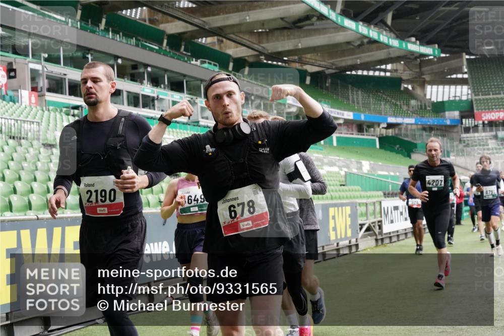 05.10.2025 - 20. swb-Marathon Bremen Michael Burmester http://msf.ph/oto/9331565 05.10.2025 13:05:15 Laufen im Stadion 190, 199, 406, 421, 490, 520, 611, 678, 712, 858, 924, 1061, 1132, 1147, 1228, 1404, 1455, 1480, 1545, 1702, 1746, 1765, 1834, 1840, 1867, 1990, 2009, 2058, 2190, 2399, 2536, 2584, 2604, 2664, 2785, 2802, 2901, 2935, 3008, 3025, 3049, 3216, 3378, 3380, 3413, 3433, 3445, 3450, 3479, 3483, 3561, 3658, 3799, 3809, 3837, 3901, 4001, 4055, 4187, 4207, 4241, 4326, 4332, 4376, 4634, 4665, 4671, 4676, 4838, 4855, 4858, 4892, 4904, 5286, 5295, 5382, 5614, 5904, 6283 meine-sportfotos.de