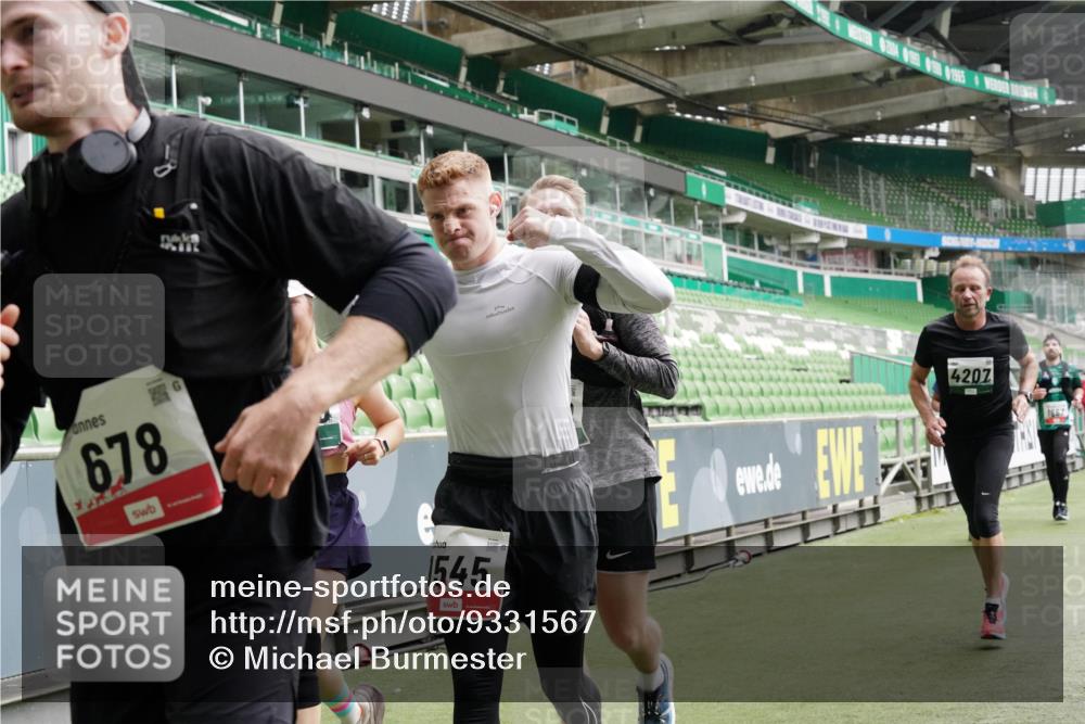 05.10.2025 - 20. swb-Marathon Bremen Michael Burmester http://msf.ph/oto/9331567 05.10.2025 13:05:15 Laufen im Stadion 190, 199, 406, 421, 490, 520, 611, 678, 712, 858, 924, 1061, 1132, 1147, 1228, 1404, 1455, 1480, 1545, 1702, 1746, 1765, 1834, 1840, 1867, 1990, 2009, 2058, 2190, 2399, 2536, 2584, 2604, 2664, 2785, 2802, 2901, 2935, 3008, 3025, 3049, 3216, 3378, 3380, 3413, 3433, 3445, 3450, 3479, 3483, 3561, 3658, 3799, 3809, 3837, 3901, 4001, 4055, 4187, 4207, 4241, 4326, 4332, 4376, 4634, 4665, 4671, 4676, 4838, 4855, 4858, 4892, 4904, 5286, 5295, 5382, 5614, 5904, 6283 meine-sportfotos.de