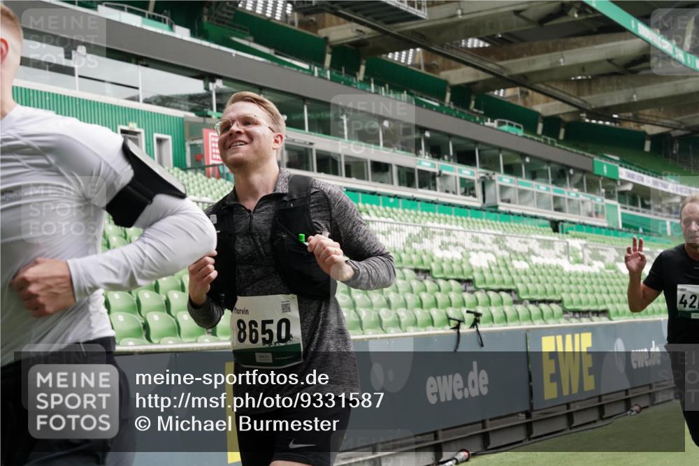 05.10.2025 - 20. swb-Marathon Bremen Michael Burmester http://msf.ph/oto/9331587 05.10.2025 13:05:16 Laufen im Stadion 190, 199, 406, 421, 490, 520, 611, 678, 712, 804, 858, 924, 1061, 1132, 1147, 1228, 1404, 1455, 1480, 1545, 1702, 1746, 1765, 1834, 1840, 1867, 1990, 2009, 2058, 2190, 2198, 2399, 2536, 2584, 2604, 2664, 2785, 2802, 2901, 2935, 3008, 3025, 3049, 3216, 3378, 3380, 3413, 3433, 3445, 3450, 3479, 3483, 3561, 3658, 3799, 3809, 3837, 3901, 4001, 4055, 4187, 4207, 4241, 4326, 4332, 4376, 4634, 4665, 4671, 4676, 4838, 4855, 4858, 4892, 4904, 5286, 5295, 5382, 5614, 5904, 6283 meine-sportfotos.de