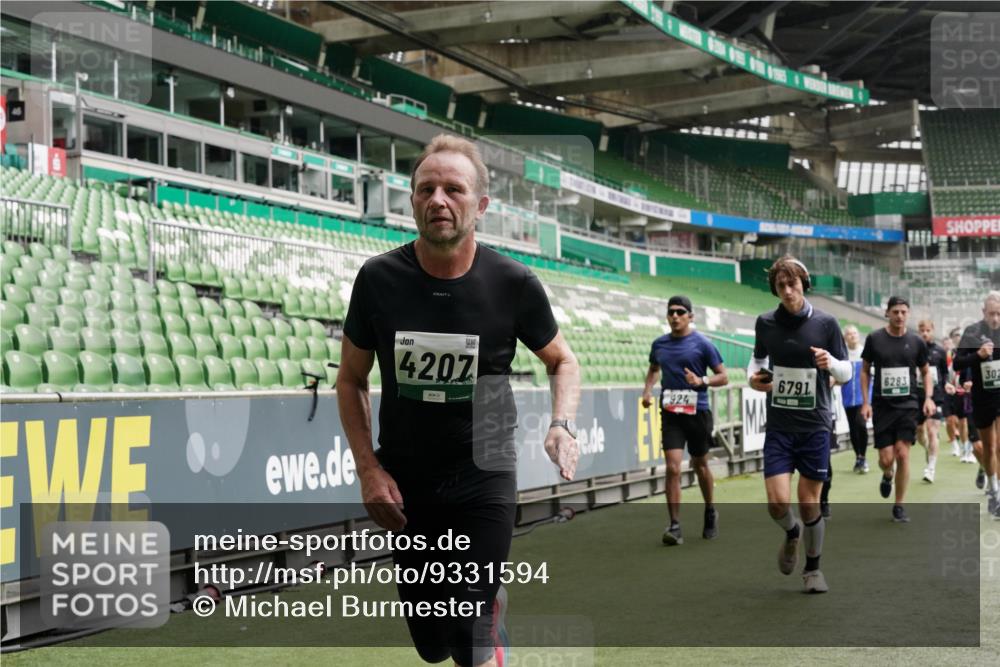 05.10.2025 - 20. swb-Marathon Bremen Michael Burmester http://msf.ph/oto/9331594 05.10.2025 13:05:17 Laufen im Stadion 190, 199, 406, 421, 520, 611, 678, 712, 804, 817, 858, 924, 1061, 1132, 1147, 1228, 1404, 1455, 1480, 1545, 1702, 1746, 1765, 1834, 1840, 1867, 1990, 2009, 2058, 2190, 2198, 2399, 2536, 2584, 2604, 2664, 2785, 2802, 2901, 2935, 3008, 3025, 3049, 3216, 3378, 3380, 3413, 3433, 3445, 3450, 3479, 3561, 3658, 3799, 3809, 3837, 4055, 4187, 4207, 4241, 4326, 4332, 4376, 4634, 4665, 4671, 4676, 4838, 4855, 4858, 4892, 4904, 5286, 5295, 5382, 5614, 5904, 6283 meine-sportfotos.de