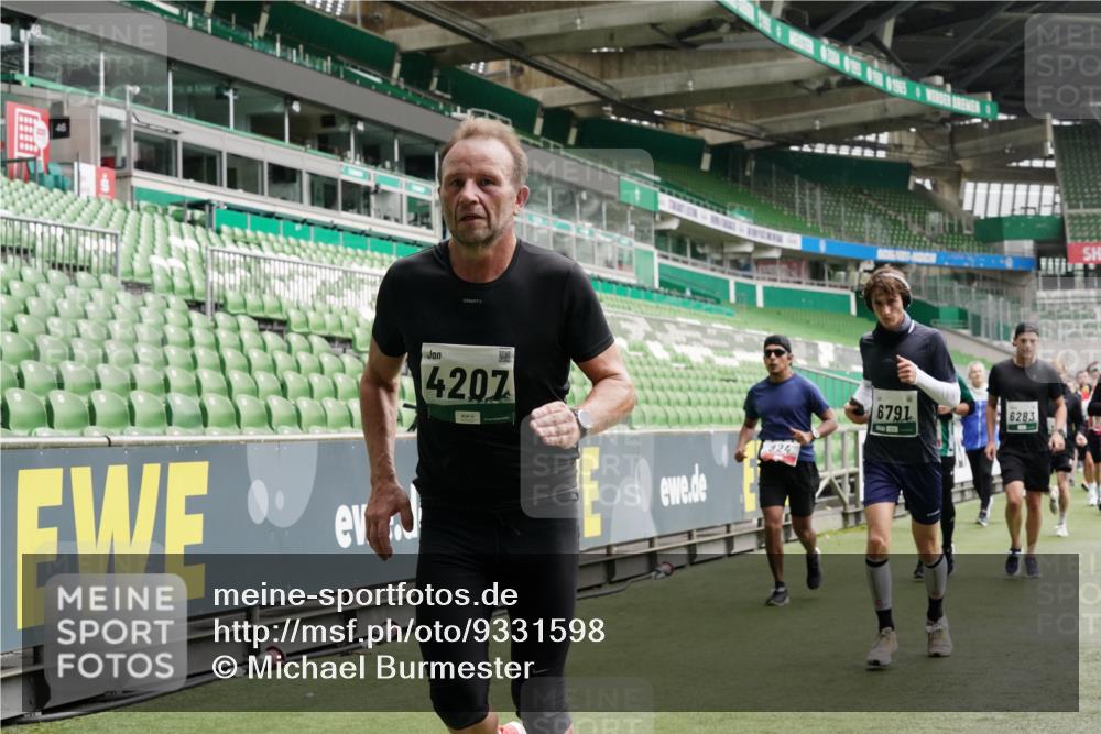 05.10.2025 - 20. swb-Marathon Bremen Michael Burmester http://msf.ph/oto/9331598 05.10.2025 13:05:17 Laufen im Stadion 190, 199, 406, 421, 520, 611, 678, 712, 804, 817, 858, 924, 1061, 1132, 1147, 1228, 1404, 1455, 1480, 1545, 1702, 1746, 1765, 1834, 1840, 1867, 1990, 2009, 2058, 2190, 2198, 2399, 2536, 2584, 2604, 2664, 2785, 2802, 2901, 2935, 3008, 3025, 3049, 3216, 3378, 3380, 3413, 3433, 3445, 3450, 3479, 3561, 3658, 3799, 3809, 3837, 4055, 4187, 4207, 4241, 4326, 4332, 4376, 4634, 4665, 4671, 4676, 4838, 4855, 4858, 4892, 4904, 5286, 5295, 5382, 5614, 5904, 6283 meine-sportfotos.de