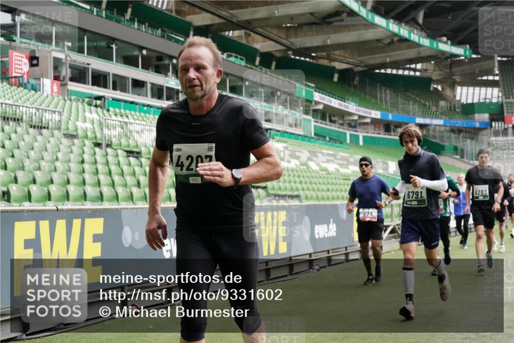 05.10.2025 - 20. swb-Marathon Bremen Michael Burmester http://msf.ph/oto/9331602 05.10.2025 13:05:17 Laufen im Stadion 190, 199, 406, 421, 520, 611, 678, 712, 804, 817, 858, 924, 1061, 1132, 1147, 1228, 1404, 1455, 1480, 1545, 1702, 1746, 1765, 1834, 1840, 1867, 1990, 2009, 2058, 2190, 2198, 2399, 2536, 2584, 2604, 2664, 2785, 2802, 2901, 2935, 3008, 3025, 3049, 3216, 3378, 3380, 3413, 3433, 3445, 3450, 3479, 3561, 3658, 3799, 3809, 3837, 4055, 4187, 4207, 4241, 4326, 4332, 4376, 4634, 4665, 4671, 4676, 4838, 4855, 4858, 4892, 4904, 5286, 5295, 5382, 5614, 5904, 6283 meine-sportfotos.de