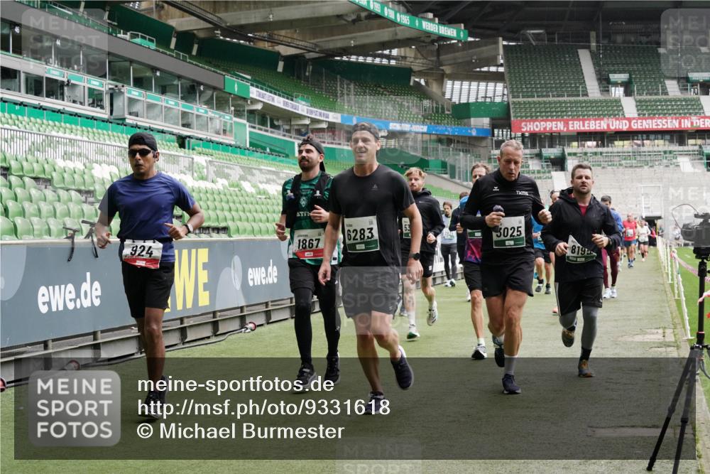 05.10.2025 - 20. swb-Marathon Bremen Michael Burmester http://msf.ph/oto/9331618 05.10.2025 13:05:20 Laufen im Stadion 190, 199, 406, 520, 611, 678, 712, 804, 817, 858, 924, 1061, 1132, 1147, 1228, 1404, 1455, 1480, 1545, 1610, 1702, 1746, 1765, 1834, 1840, 1867, 1990, 2009, 2058, 2187, 2190, 2198, 2399, 2437, 2536, 2584, 2604, 2785, 2802, 2901, 2935, 3008, 3025, 3049, 3216, 3317, 3378, 3380, 3413, 3445, 3450, 3479, 3561, 3799, 3809, 3837, 4055, 4187, 4207, 4241, 4326, 4332, 4376, 4563, 4634, 4665, 4671, 4676, 4831, 4838, 4855, 4892, 4904, 5176, 5286, 5295, 5362, 5382, 5614, 5904, 6283 meine-sportfotos.de