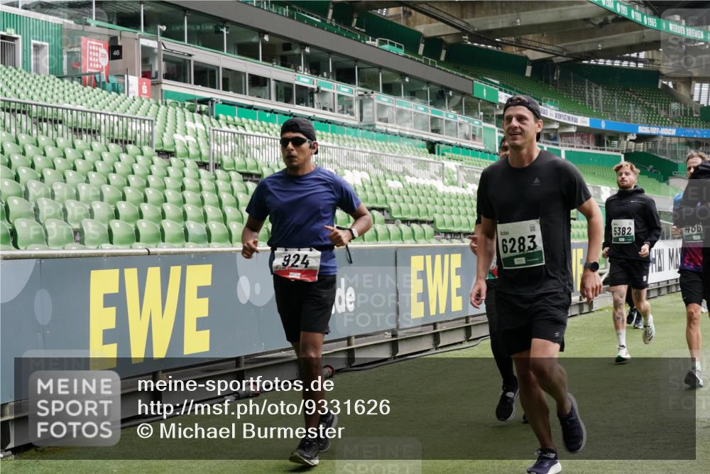05.10.2025 - 20. swb-Marathon Bremen Michael Burmester http://msf.ph/oto/9331626 05.10.2025 13:05:20 Laufen im Stadion 190, 199, 406, 520, 611, 678, 712, 804, 817, 858, 924, 1061, 1132, 1147, 1228, 1404, 1455, 1480, 1545, 1610, 1702, 1746, 1765, 1834, 1840, 1867, 1990, 2009, 2058, 2187, 2190, 2198, 2399, 2437, 2536, 2584, 2604, 2785, 2802, 2901, 2935, 3008, 3025, 3049, 3216, 3317, 3378, 3380, 3413, 3445, 3450, 3479, 3561, 3799, 3809, 3837, 4055, 4187, 4207, 4241, 4326, 4332, 4376, 4563, 4634, 4665, 4671, 4676, 4831, 4838, 4855, 4892, 4904, 5176, 5286, 5295, 5362, 5382, 5614, 5904, 6283 meine-sportfotos.de