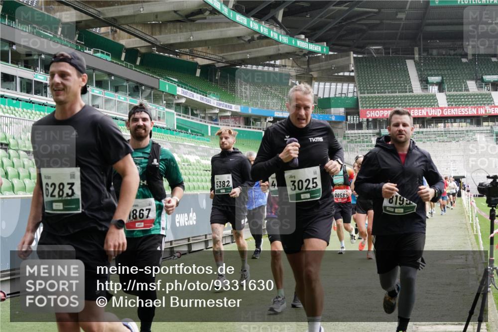05.10.2025 - 20. swb-Marathon Bremen Michael Burmester http://msf.ph/oto/9331630 05.10.2025 13:05:21 Laufen im Stadion 190, 199, 406, 520, 611, 678, 712, 804, 817, 858, 924, 1061, 1132, 1147, 1228, 1404, 1455, 1480, 1545, 1610, 1702, 1746, 1765, 1834, 1840, 1867, 1990, 2009, 2058, 2187, 2190, 2198, 2437, 2536, 2584, 2604, 2785, 2802, 2901, 2902, 2935, 3008, 3025, 3049, 3216, 3317, 3378, 3380, 3413, 3445, 3450, 3479, 3561, 3799, 3809, 3837, 4055, 4187, 4207, 4241, 4326, 4332, 4376, 4563, 4634, 4665, 4671, 4676, 4831, 4838, 4855, 4892, 4904, 5176, 5286, 5295, 5362, 5382, 5614, 5824, 5904, 6283 meine-sportfotos.de