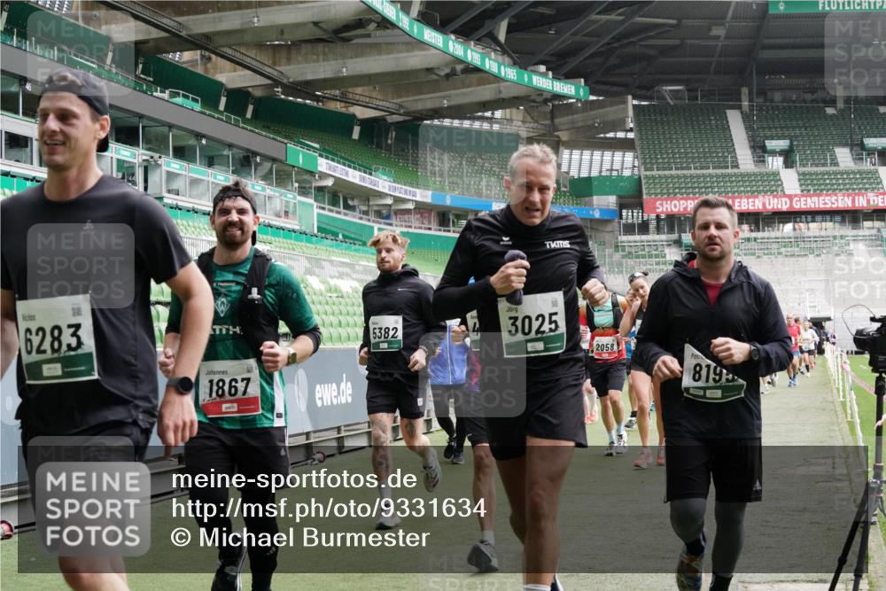 05.10.2025 - 20. swb-Marathon Bremen Michael Burmester http://msf.ph/oto/9331634 05.10.2025 13:05:21 Laufen im Stadion 190, 199, 406, 520, 611, 678, 712, 804, 817, 858, 924, 1061, 1132, 1147, 1228, 1404, 1455, 1480, 1545, 1610, 1702, 1746, 1765, 1834, 1840, 1867, 1990, 2009, 2058, 2187, 2190, 2198, 2437, 2536, 2584, 2604, 2785, 2802, 2901, 2902, 2935, 3008, 3025, 3049, 3216, 3317, 3378, 3380, 3413, 3445, 3450, 3479, 3561, 3799, 3809, 3837, 4055, 4187, 4207, 4241, 4326, 4332, 4376, 4563, 4634, 4665, 4671, 4676, 4831, 4838, 4855, 4892, 4904, 5176, 5286, 5295, 5362, 5382, 5614, 5824, 5904, 6283 meine-sportfotos.de