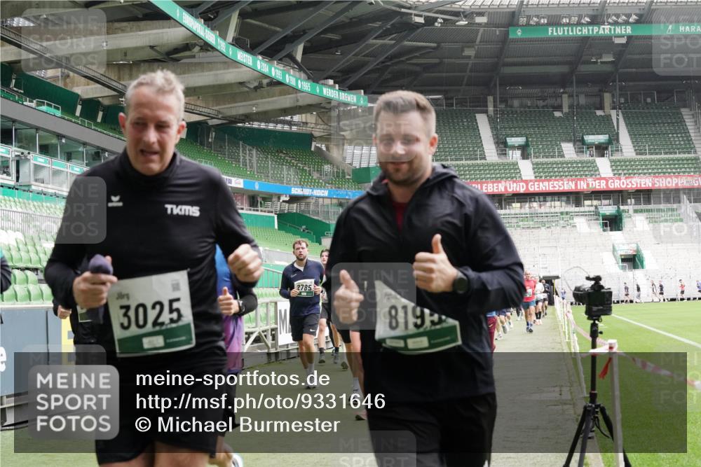 05.10.2025 - 20. swb-Marathon Bremen Michael Burmester http://msf.ph/oto/9331646 05.10.2025 13:05:22 Laufen im Stadion 190, 199, 406, 520, 611, 678, 712, 804, 817, 858, 924, 1061, 1132, 1147, 1228, 1404, 1455, 1480, 1545, 1610, 1702, 1746, 1765, 1834, 1840, 1867, 1990, 2009, 2058, 2187, 2190, 2198, 2437, 2536, 2584, 2604, 2785, 2802, 2901, 2902, 2935, 3008, 3025, 3049, 3216, 3317, 3378, 3380, 3413, 3445, 3450, 3479, 3561, 3799, 3809, 3837, 3853, 4055, 4187, 4207, 4241, 4326, 4332, 4376, 4563, 4634, 4665, 4671, 4676, 4831, 4855, 4892, 4904, 5176, 5286, 5295, 5362, 5382, 5614, 5824, 5904, 6283 meine-sportfotos.de
