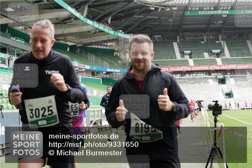 05.10.2025 - 20. swb-Marathon Bremen Michael Burmester http://msf.ph/oto/9331650 05.10.2025 13:05:22 Laufen im Stadion 190, 199, 406, 520, 611, 678, 712, 804, 817, 858, 924, 1061, 1132, 1147, 1228, 1404, 1455, 1480, 1545, 1610, 1702, 1746, 1765, 1834, 1840, 1867, 1990, 2009, 2058, 2187, 2190, 2198, 2437, 2536, 2584, 2604, 2785, 2802, 2901, 2902, 2935, 3008, 3025, 3049, 3216, 3317, 3378, 3380, 3413, 3445, 3450, 3479, 3561, 3799, 3809, 3837, 3853, 4055, 4187, 4207, 4241, 4326, 4332, 4376, 4563, 4634, 4665, 4671, 4676, 4831, 4855, 4892, 4904, 5176, 5286, 5295, 5362, 5382, 5614, 5824, 5904, 6283 meine-sportfotos.de