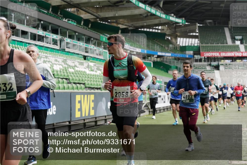05.10.2025 - 20. swb-Marathon Bremen Michael Burmester http://msf.ph/oto/9331671 05.10.2025 13:05:25 Laufen im Stadion 190, 199, 406, 520, 611, 678, 712, 804, 817, 858, 924, 1061, 1132, 1147, 1228, 1404, 1455, 1480, 1545, 1610, 1702, 1746, 1765, 1834, 1840, 1867, 1990, 2009, 2058, 2187, 2190, 2198, 2437, 2536, 2584, 2604, 2785, 2802, 2902, 2935, 3008, 3025, 3049, 3216, 3317, 3378, 3380, 3413, 3445, 3450, 3479, 3561, 3799, 3809, 3837, 3853, 4055, 4187, 4207, 4241, 4326, 4332, 4376, 4563, 4634, 4665, 4671, 4676, 4831, 4855, 4892, 4904, 4983, 5176, 5286, 5295, 5362, 5382, 5614, 5824, 5904, 6283 meine-sportfotos.de