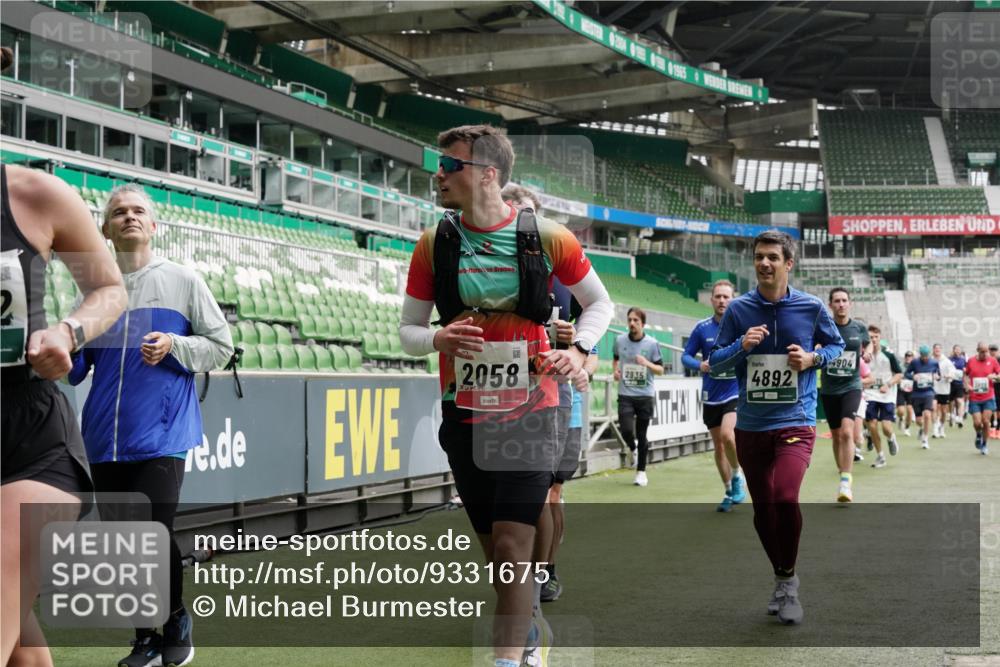 05.10.2025 - 20. swb-Marathon Bremen Michael Burmester http://msf.ph/oto/9331675 05.10.2025 13:05:25 Laufen im Stadion 190, 199, 406, 520, 611, 678, 712, 804, 817, 858, 924, 1061, 1132, 1147, 1228, 1404, 1455, 1480, 1545, 1610, 1702, 1746, 1765, 1834, 1840, 1867, 1990, 2009, 2058, 2187, 2190, 2198, 2437, 2536, 2584, 2604, 2785, 2802, 2902, 2935, 3008, 3025, 3049, 3216, 3317, 3378, 3380, 3413, 3445, 3450, 3479, 3561, 3799, 3809, 3837, 3853, 4055, 4187, 4207, 4241, 4326, 4332, 4376, 4563, 4634, 4665, 4671, 4676, 4831, 4855, 4892, 4904, 4983, 5176, 5286, 5295, 5362, 5382, 5614, 5824, 5904, 6283 meine-sportfotos.de