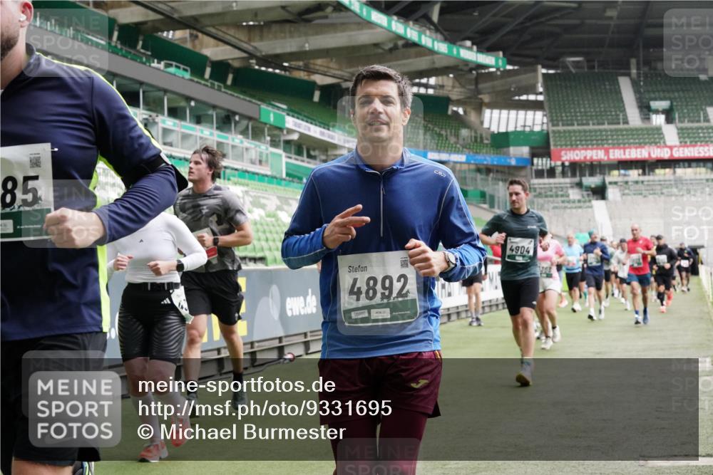 05.10.2025 - 20. swb-Marathon Bremen Michael Burmester http://msf.ph/oto/9331695 05.10.2025 13:05:26 Laufen im Stadion 190, 199, 406, 520, 611, 678, 712, 804, 817, 858, 924, 1061, 1132, 1147, 1228, 1404, 1455, 1480, 1545, 1610, 1702, 1746, 1765, 1834, 1840, 1867, 1990, 2009, 2058, 2187, 2190, 2198, 2437, 2536, 2584, 2604, 2785, 2802, 2902, 2935, 3008, 3025, 3049, 3216, 3317, 3378, 3380, 3413, 3445, 3450, 3479, 3561, 3799, 3809, 3837, 3853, 4055, 4187, 4207, 4241, 4326, 4332, 4376, 4563, 4634, 4665, 4671, 4676, 4831, 4855, 4892, 4904, 4983, 5176, 5286, 5295, 5362, 5382, 5614, 5824, 5904, 6283 meine-sportfotos.de