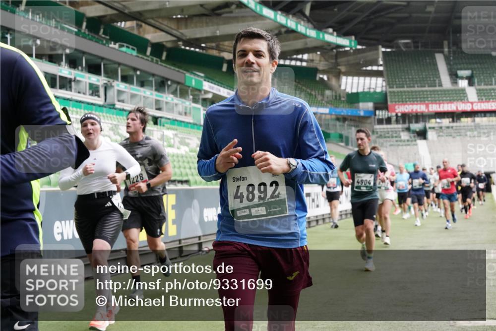 05.10.2025 - 20. swb-Marathon Bremen Michael Burmester http://msf.ph/oto/9331699 05.10.2025 13:05:26 Laufen im Stadion 190, 199, 406, 520, 611, 678, 712, 804, 817, 858, 924, 1061, 1132, 1147, 1228, 1404, 1455, 1480, 1545, 1610, 1702, 1746, 1765, 1834, 1840, 1867, 1990, 2009, 2058, 2187, 2190, 2198, 2437, 2536, 2584, 2604, 2785, 2802, 2902, 2935, 3008, 3025, 3049, 3216, 3317, 3378, 3380, 3413, 3445, 3450, 3479, 3561, 3799, 3809, 3837, 3853, 4055, 4187, 4207, 4241, 4326, 4332, 4376, 4563, 4634, 4665, 4671, 4676, 4831, 4855, 4892, 4904, 4983, 5176, 5286, 5295, 5362, 5382, 5614, 5824, 5904, 6283 meine-sportfotos.de